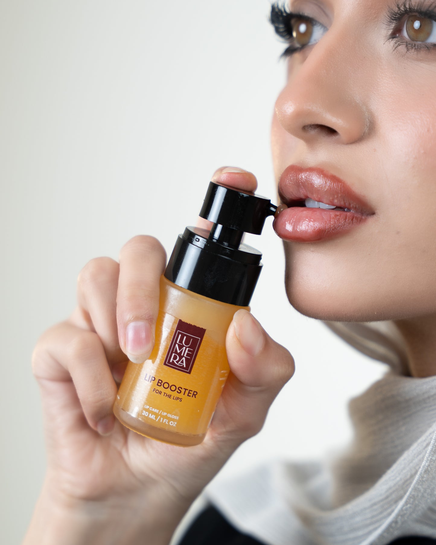 Lumera Lip Booster مكبر الشفاه الطبيعي